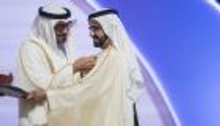 حصول محمد بن راشد على وسام "أم الإمارات"