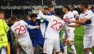 "يويفا" يعاقب إيفرتون بسبب حارس ليون