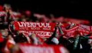 ليفربول يحقق في مزاعم إساءة معاملة جماهيره أمام اشبيلية