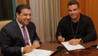 جمهور عمرو دياب يشكك في تنفيذ برنامجه الجديد