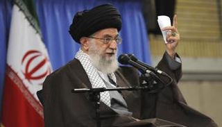 الفئة التابعة للملالي تحتكر قطاعات الثروة في إيران