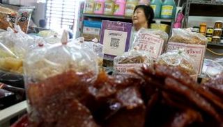 الباعة في تايلاند يتجهون للتعامل بالدفع الرقمي