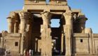 كشفان أثريان في أسوان المصرية: ورشة وأول بلطة سورية