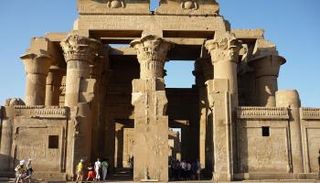 معبد كوم أمبو بأسوان 