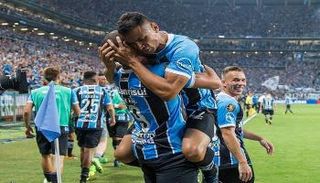 جريميو يهزم لانوس ويقترب من التتويج بكأس ليبرتادوريس