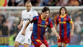 بنزيمة يحتفي برقمه القياسي مع ميسي