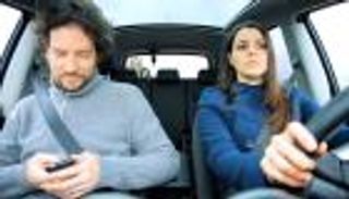 خلافا للسائد.. المرأة أفضل من الرجل في قيادة السيارات