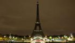 إيفل.. ليلة بلا أضواء تضامنا مع شهداء المسجد بمصر