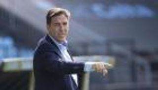 بيريزو مدرب إشبيلية سيبدأ العلاج من السرطان خلال أيام