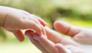 هندية تبيع طفلها لدفع فاتورة إدمان زوجها