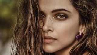 النجمة ديبيكا باديكون تنشر صورتها وهي صغيرة