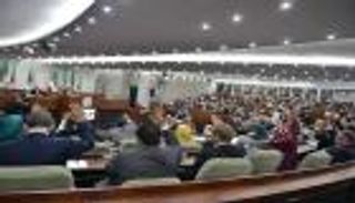 بالصور.. برلمان الجزائر يمرر موازنة 2018 وسط احتجاجات المعارضة