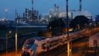 النفط يهبط بفعل تزايد أنشطة الحفر الأمريكية