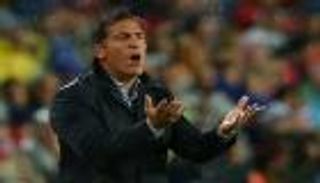 مدرب إشبيلية يخضع لجراحة "السرطان" الثلاثاء