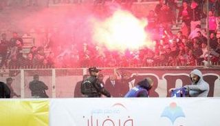 بالفيديو.. الشغب يطغي على قمة النجم والترجي بالدوري التونسي