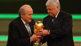 تيكسيرا وبلاتر المتهمين في الرشاوى القطرية