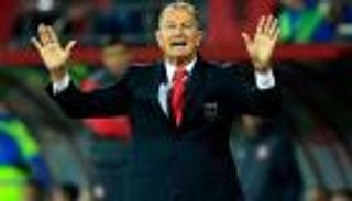 ألافيس يقيل مدربه الإيطالي دي بياسي