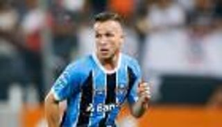 تشيلسي ينافس يونايتد على نجم جريميو