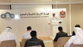 الزعابي يتحدث في إحدى الندوات