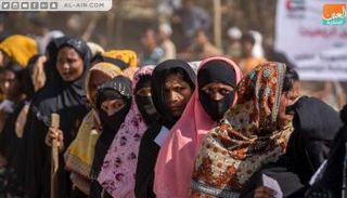 لاجئو الروهينجا من النساء في انتظار المساعدات/ أرشيفية