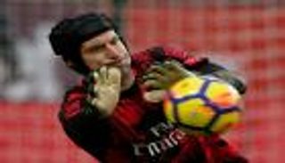 تشيك: أرسنال يستطيع المنافسة على لقب الدوري