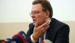 متطرف يطعن مسؤولا ألمانيا يدافع عن اللاجئين