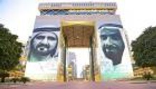 صورتا الشيخ زايد ومحمد بن راشد تزينان مركز دبي العالمي