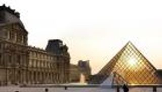 الطلاب الإماراتيون يحتفلون باليوم الوطني الإماراتي باللوفر باريس