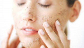 7 خطوات لاستخدام مقشر الوجه بطريقة صحيحة