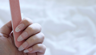 3 خطوات لتطويل الأظافر وتبييضها