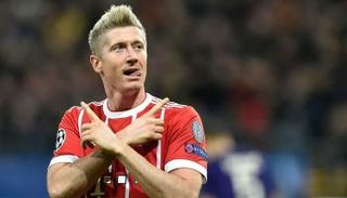 ليفاندوفسكي يفضل نفسه على ميسي ورونالدو