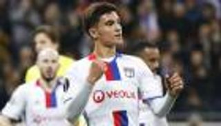 موهبة الجزائر ينافس نيمار وكافاني على لقب الأفضل في فرنسا 