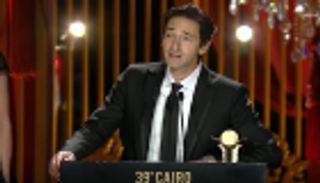 أدريان برودي ينعى شهداء مصر في ختام "القاهرة السينمائي"