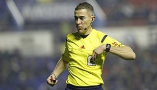 حكم فالنسيا وبرشلونة يرتكب خطأ كارثي آخر في كأس الملك