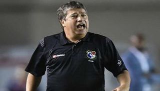 مدرب بنما يحذر لاعبيه من الاستهانة بمنتخب تونس