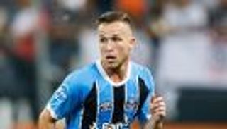 قميص موهبة جريميو يقربه من برشلونة