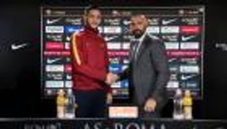 روما يجدد عقد مدافعه مانولاس