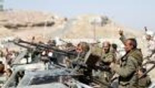 حرب تكسير عظام بين الحوثي وصالح.. دبابات ومدافع وحديث عن "حسم" قريب