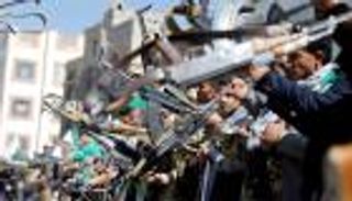 اتساع نطاق المعارك.. قوات صالح تسيطر على تلفزيون الحوثي ومطار صنعاء