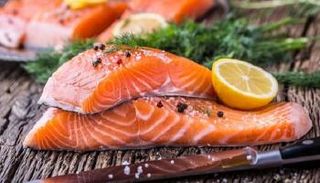 السلمون يحمي من فقدان البصر