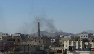 جانب من تفجيرات في الشارع المؤدي لمنزل الشيخ ناجي جمعان