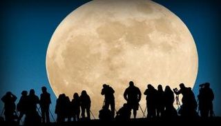 ظاهرة "القمر العملاق"
