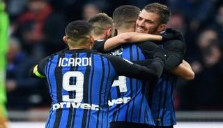 إنتر يكتسح كييفو فيرونا بخماسية ويعتلي صدارة الكالتشيو