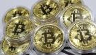 "بيتكوين" تنتظر ضوابط مشددة في أوروبا واتجاه لكشف مالكها