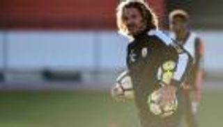 إيقاف مدرب الشباب السعودي .. وتغريم اتحاد جدة