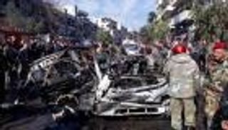 بالصور.. قتلى وجرحى في تفجير استهدف حافلة ركاب بحمص السورية