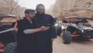 بالصور.. قصة "سيلفي" ولي العهد مع شباب سعودي 