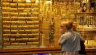 الذهب ينخفض والدولار يرتفع على وقع خطة ترامب الضريبية