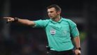 حكم أزمات مورينيو يدير ديربي مانشستر