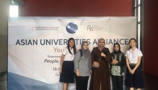 صورة جماعية للطالبات المشاركات في تايلاند 